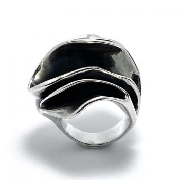 Edge ring inspired by oysters Mom of Sweden by Lang