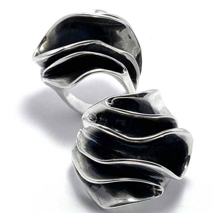 Edge rings inspired by oysters Mom of Sweden by Lang